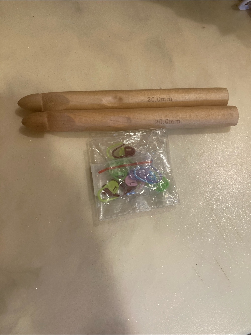 3/$10 BUNDLE SALE.
Wooden 20.0mm crochet hooks